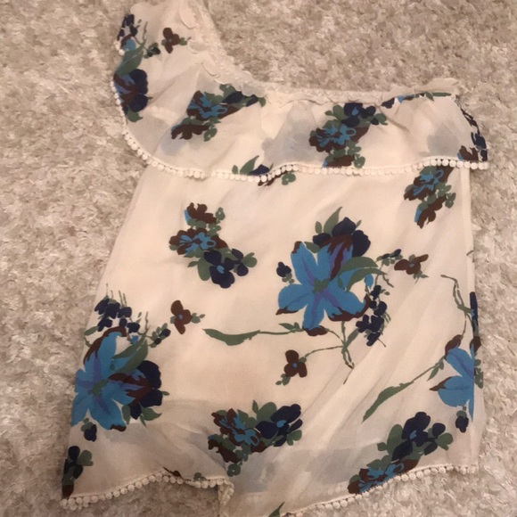 One sleeve Blouse - Picture 2 of 4